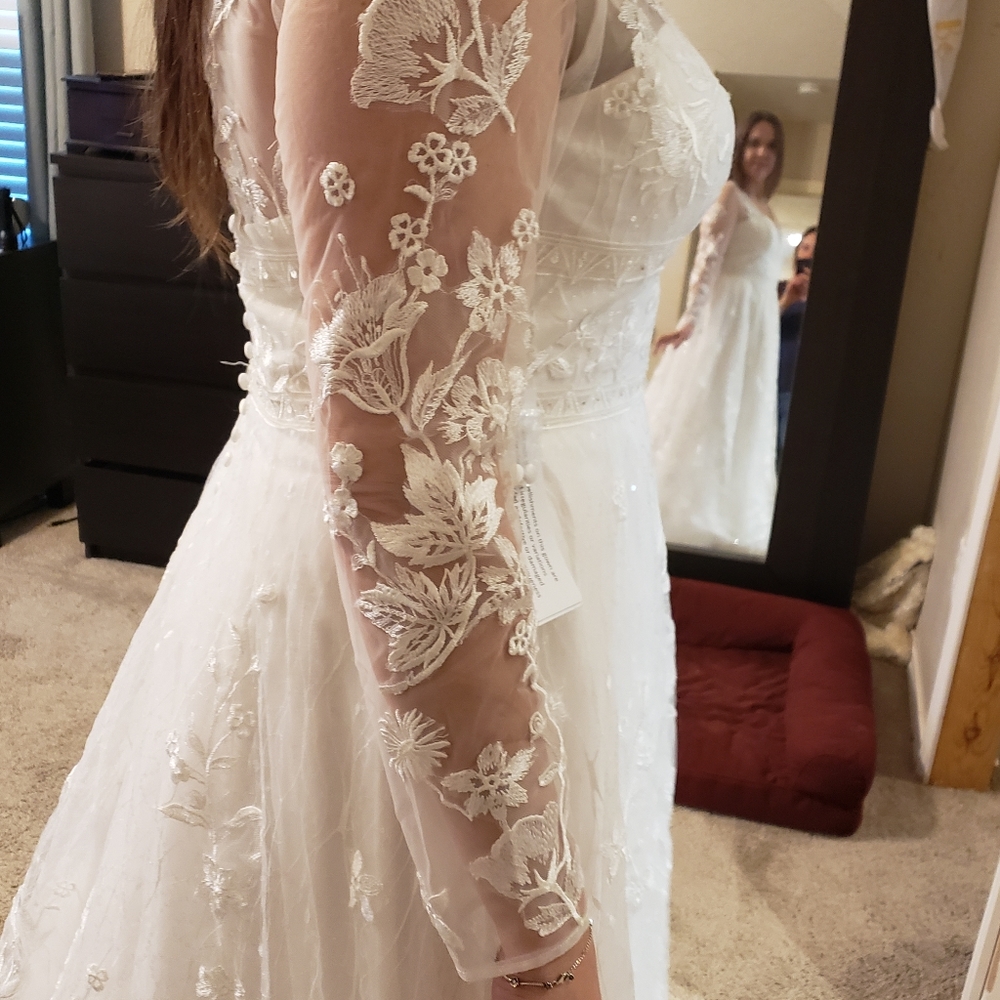 Keila wedding dress